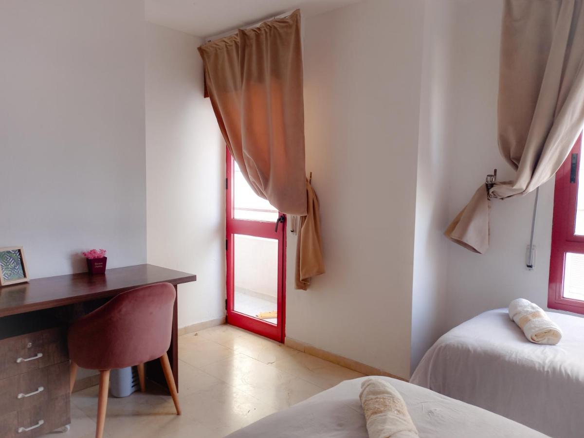 Amazing Appartement Au Centre Ville En Face Hilton & Gare Train De Tgv De Tanger Exterior photo