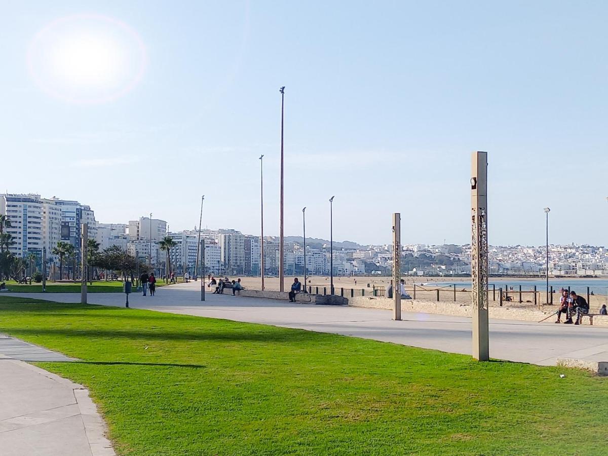 Amazing Appartement Au Centre Ville En Face Hilton & Gare Train De Tgv De Tanger Exterior photo