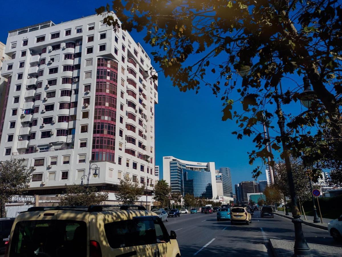 Amazing Appartement Au Centre Ville En Face Hilton & Gare Train De Tgv De Tanger Exterior photo