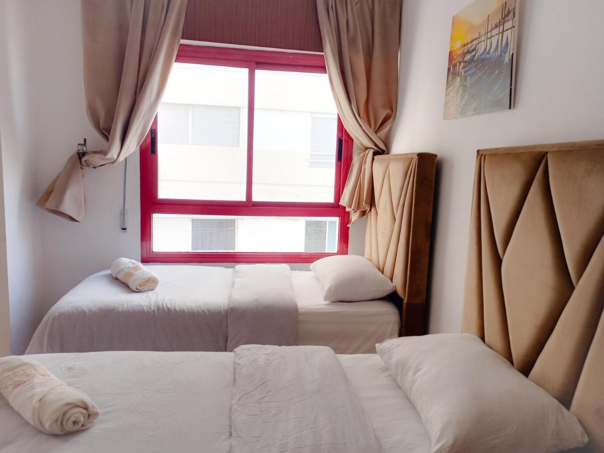 Amazing Appartement Au Centre Ville En Face Hilton & Gare Train De Tgv De Tanger Exterior photo