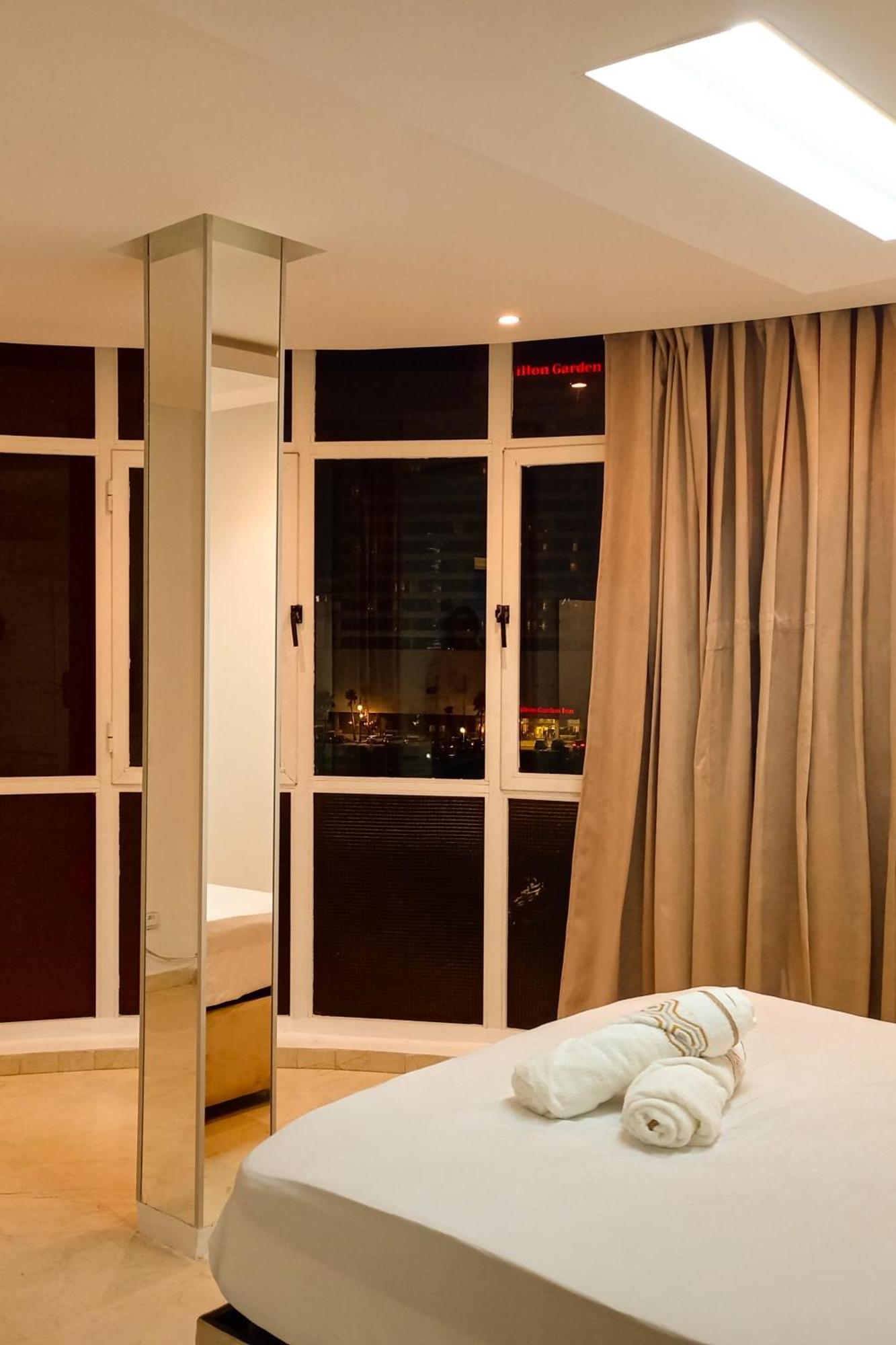 Amazing Appartement Au Centre Ville En Face Hilton & Gare Train De Tgv De Tanger Exterior photo